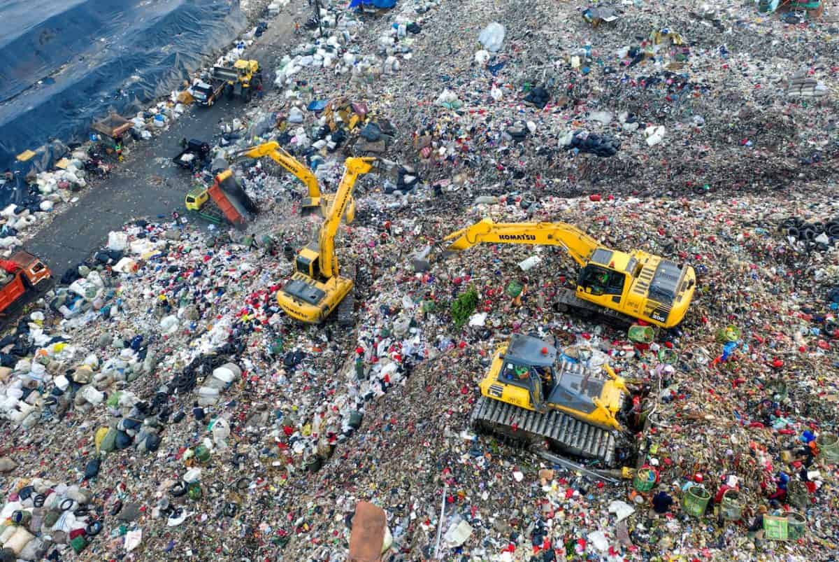 What Is A Landfill Site & How Do They Damage The Planet | Plastic Expert